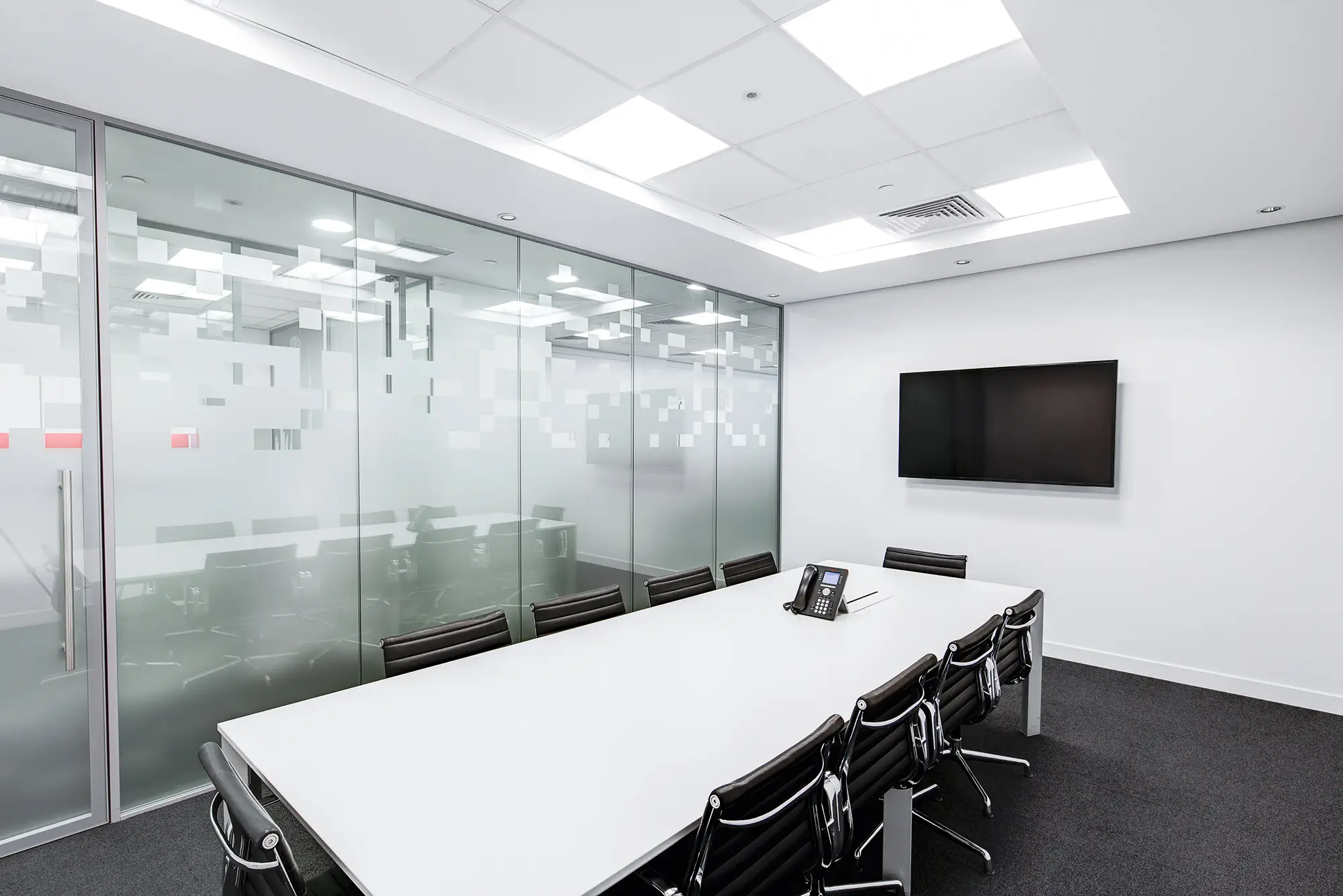 Iluminación Perfecta para la Oficina: Crea un Ambiente de Trabajo Productivo - Artículos Tocman